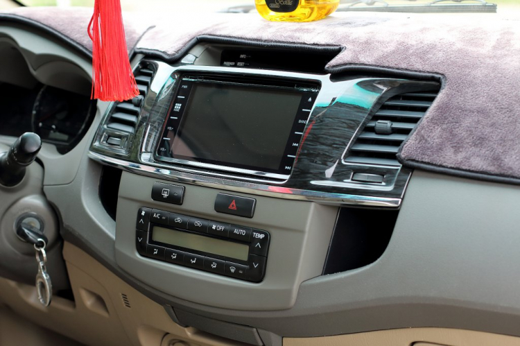 ***** Toyota FORTUNER V số tự động, máy xăng mới hiếm thấy (Full hình HD) ***** Toyota FORTUNER V số tự động, máy xăng mới hiếm thấy (Full hình HD)