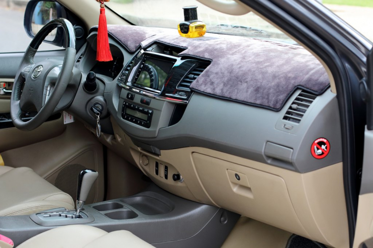 ***** Toyota FORTUNER V số tự động, máy xăng mới hiếm thấy (Full hình HD) ***** Toyota FORTUNER V số tự động, máy xăng mới hiếm thấy (Full hình HD)