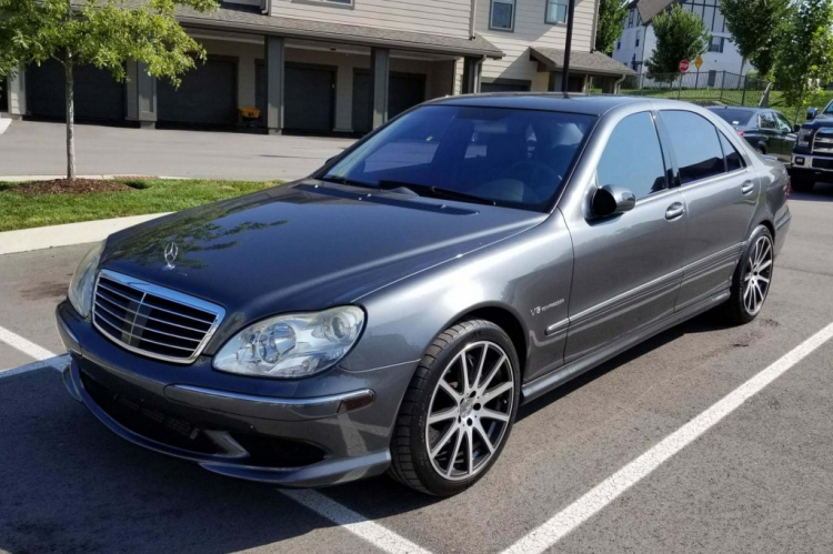 Ngắm ‘’xe cọp’’ Mercedes-AMG S55 đời 2003 lăn bánh chỉ 10.934 km