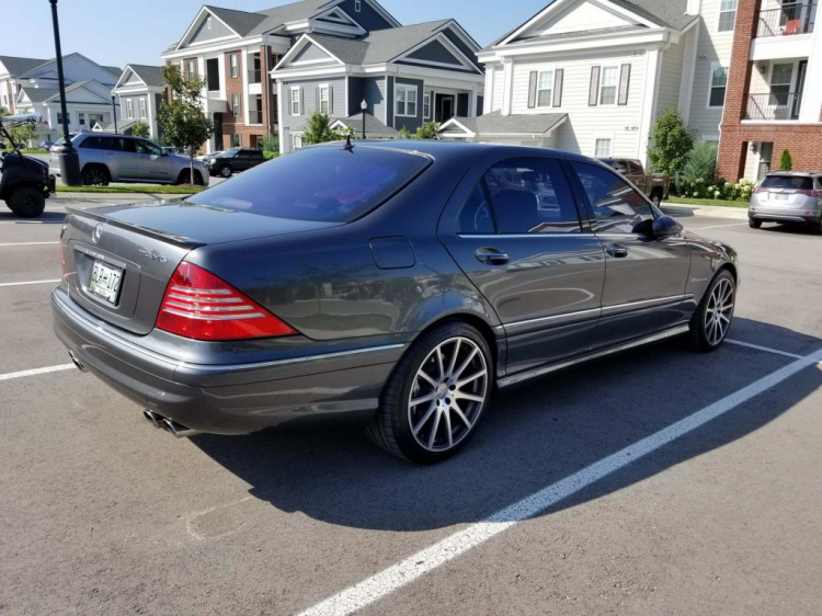 Ngắm ‘’xe cọp’’ Mercedes-AMG S55 đời 2003 lăn bánh chỉ 10.934 km