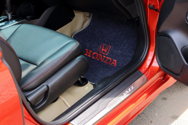 ***** Honda Jazz RS 11/2018, đúng 18.000 km như mới (Full hình)