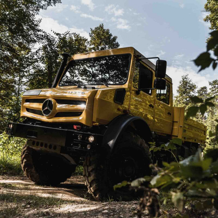 Bộ đôi "quái thú" Mercedes-Benz G-Class và Unimog so dáng trong bộ ảnh mới