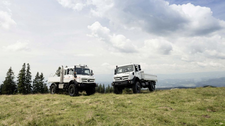 Bộ đôi "quái thú" Mercedes-Benz G-Class và Unimog so dáng trong bộ ảnh mới