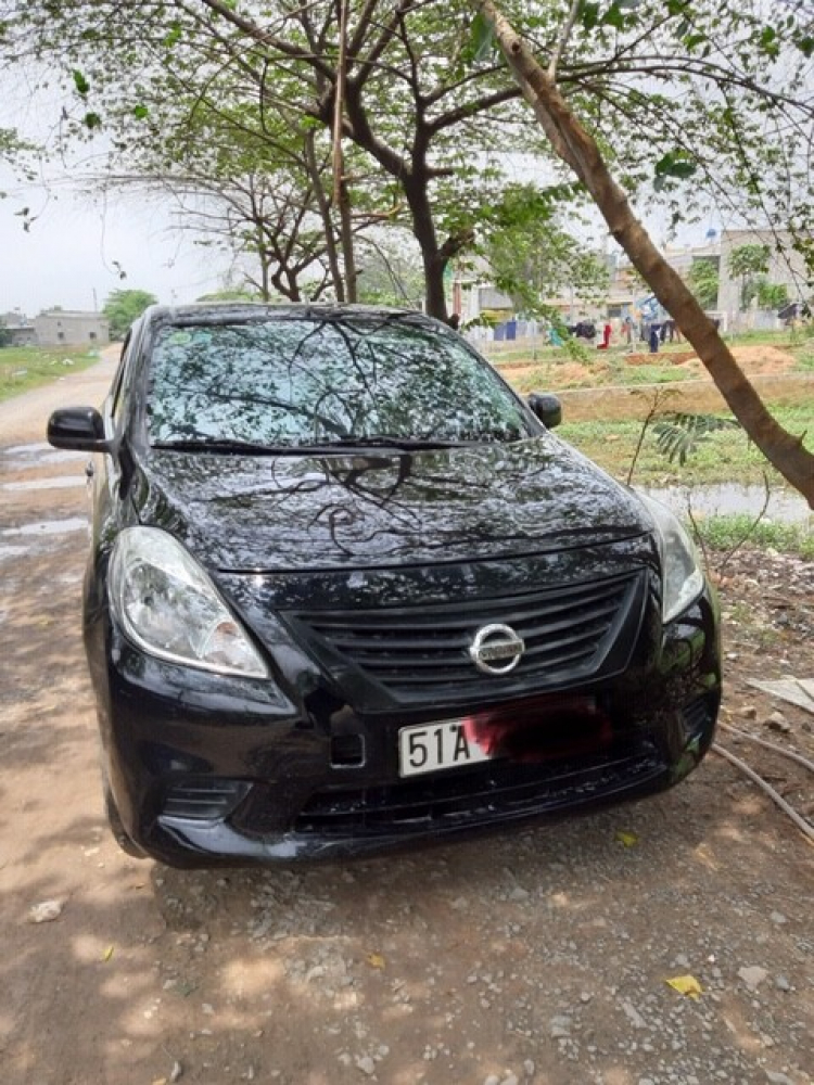 Cần bán xe Nissan Sunny MT 2014 - màu đen