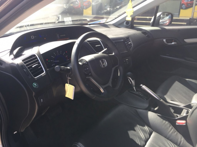 Bán Honda Civic 2.0 AT 2015 đi 13.000 km