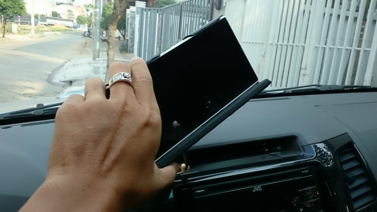 Nhờ tư vấn nơi độ máy tính bảng lên xe hơi Nhờ tư vấn nơi độ máy tính bảng lên xe hơi