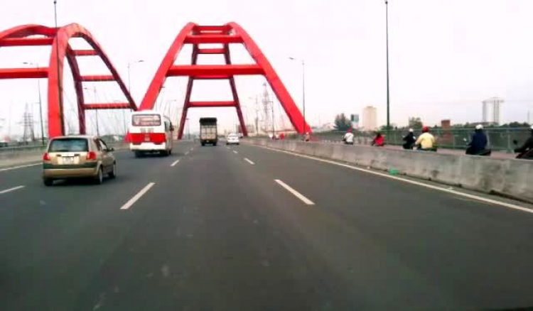 Cầu vượt trên đường Phạm Văn Đồng