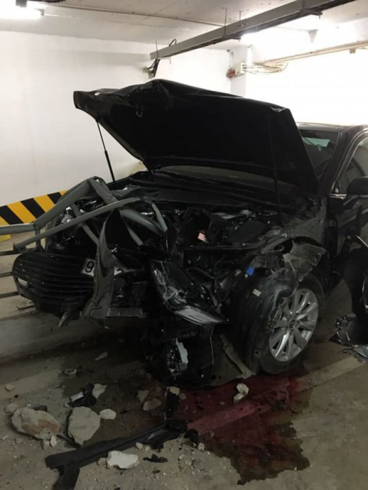 Đâm nặng phần đầu xe, Toyota Camry thế hệ mới không nổ túi khí? Đâm nặng phần đầu xe, Toyota Camry thế hệ mới không nổ túi khí?
