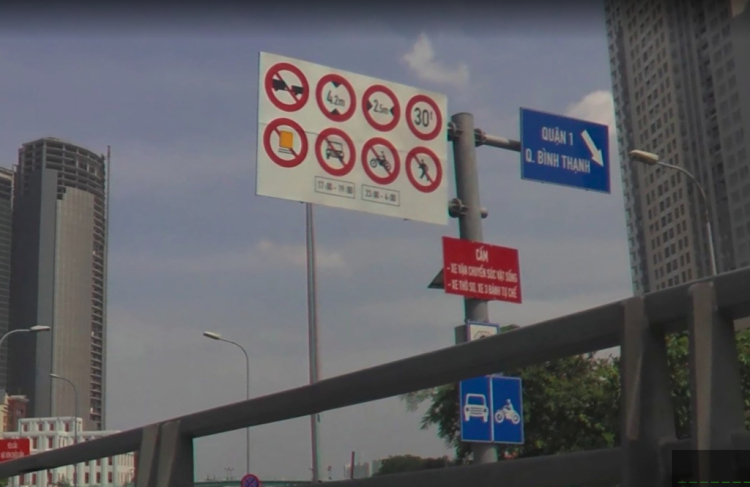 Biển báo cấm ô tô hầm thủ thiêm 17h đến 19h Biển báo cấm ô tô hầm thủ thiêm 17h đến 19h
