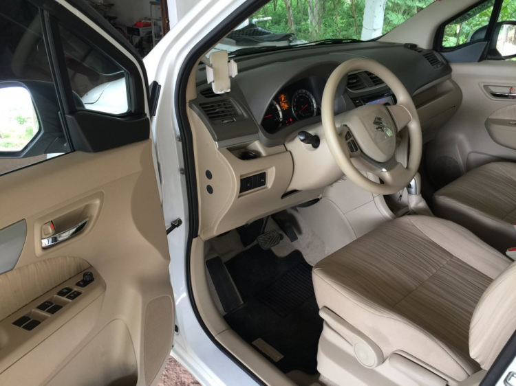 Suzuki ertiga nhập khẩu 2017 màu trắng odo 3000km