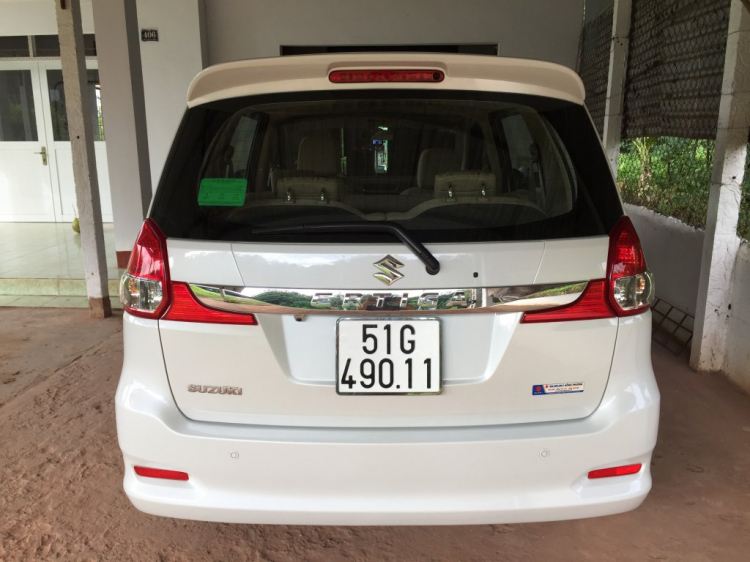 Suzuki ertiga nhập khẩu 2017 màu trắng odo 3000km