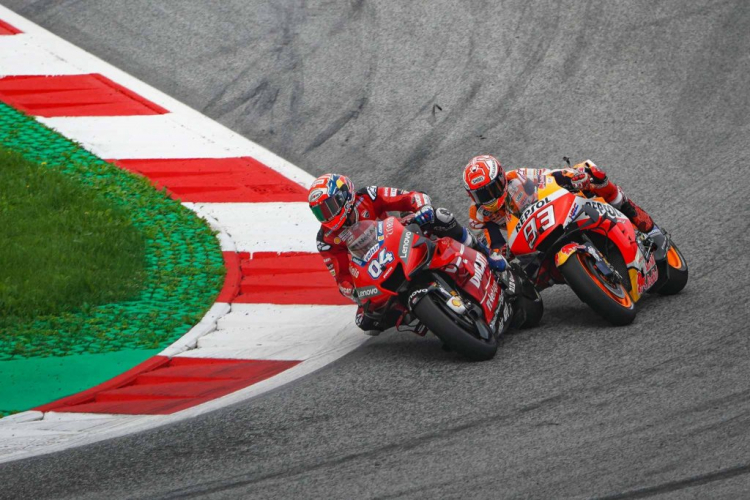 [MotoGP 2019] - Dovizioso vượt Marquez tại khúc cua cuối để chiến thắng chặng Austria GP