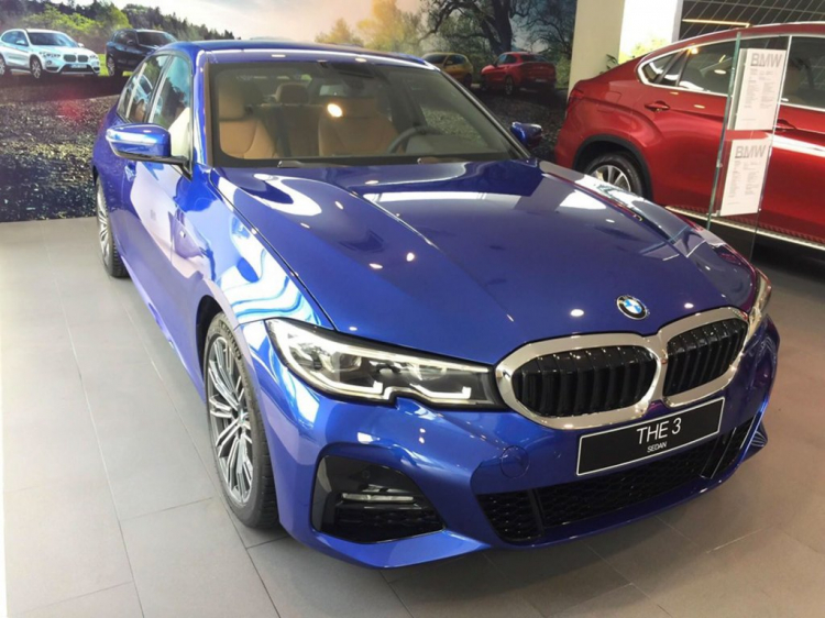 BMW 330i M Sport có giá 2,379 tỷ đồng; cao hơn C300 AMG gần 500 triệu