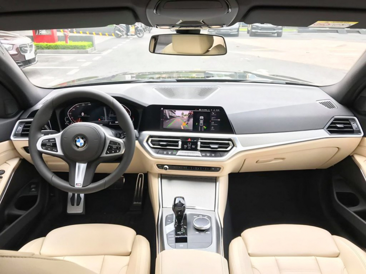 Cận cảnh BMW 330i M Sport; tạm tính giá lăn bánh tại TP.HCM khoảng 2,6 tỷ đồng