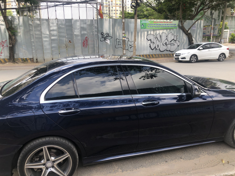 Phân vân chọn mua sedan giữa Mercedes-Benz C 200 và Toyota Camry 2.5Q?