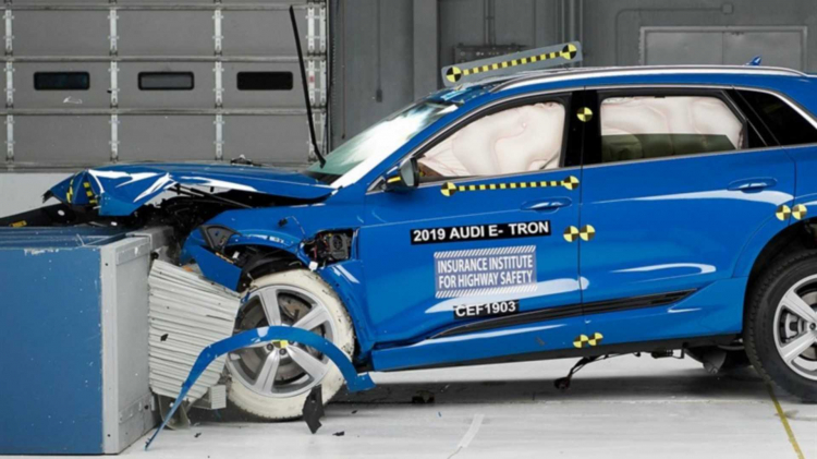 Audi e-tron là mẫu xe điện đầu tiên đạt chuẩn an toàn Top Safety Pick+ Audi e-tron là mẫu xe điện đầu tiên đạt chuẩn an toàn Top Safety Pick+