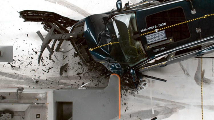 Audi e-tron là mẫu xe điện đầu tiên đạt chuẩn an toàn Top Safety Pick+ Audi e-tron là mẫu xe điện đầu tiên đạt chuẩn an toàn Top Safety Pick+