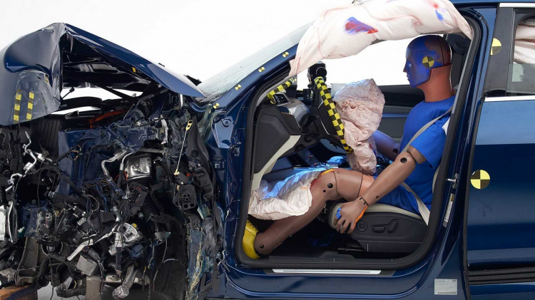 Audi e-tron là mẫu xe điện đầu tiên đạt chuẩn an toàn Top Safety Pick+ Audi e-tron là mẫu xe điện đầu tiên đạt chuẩn an toàn Top Safety Pick+