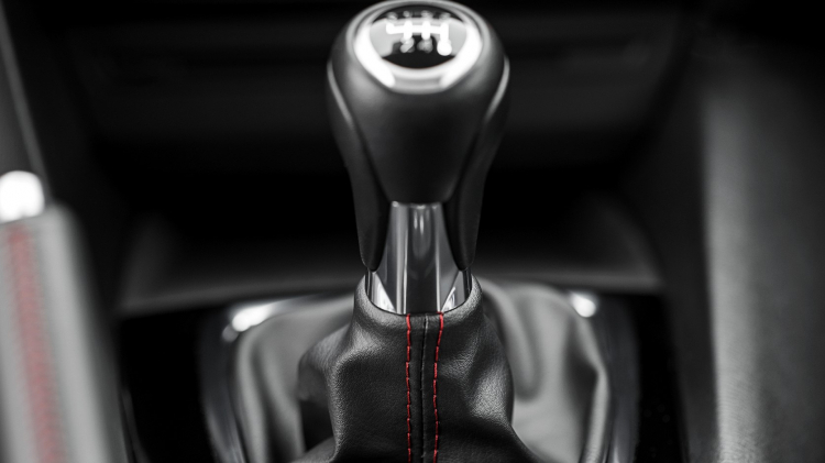 Tư vấn giúp Mazda 3S AT 1.6L 2014 bị giật mạnh khi chuyển số