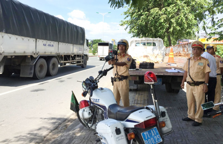 2 thượng uý công an tử vong do tự va vào giải phân cách