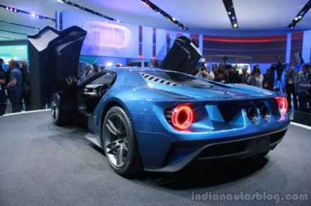 New-Ford-GT-rear-quarters-at-the-2015-Detroit-Auto-Show-1024x682.jpg