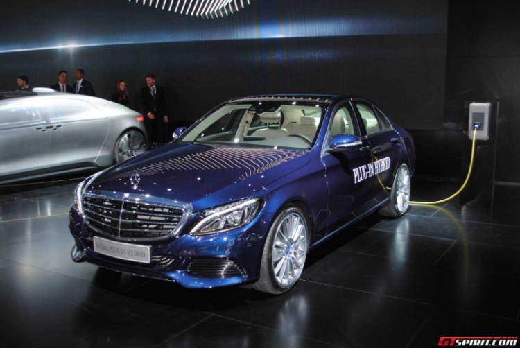Mercedes-Benz ra mắt C350 Plug-in Hybrid: 2,1 lít/100km