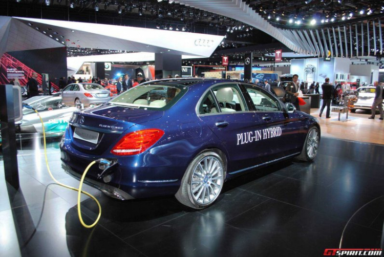 Mercedes-Benz ra mắt C350 Plug-in Hybrid: 2,1 lít/100km