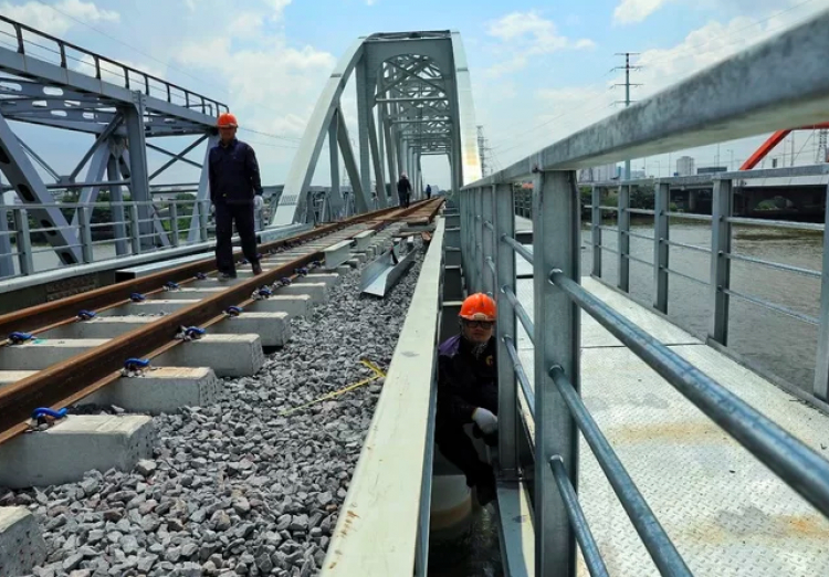 Cầu sắt Bình Lợi bắc qua sông Sài Gòn chuẩn bị khai thông đầu tháng 9