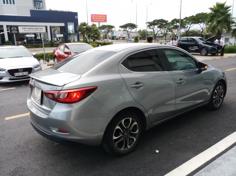 Bán xe Mazda 2 sedan màu bạc 2016 số tự động, 470 triệu, thương lượng