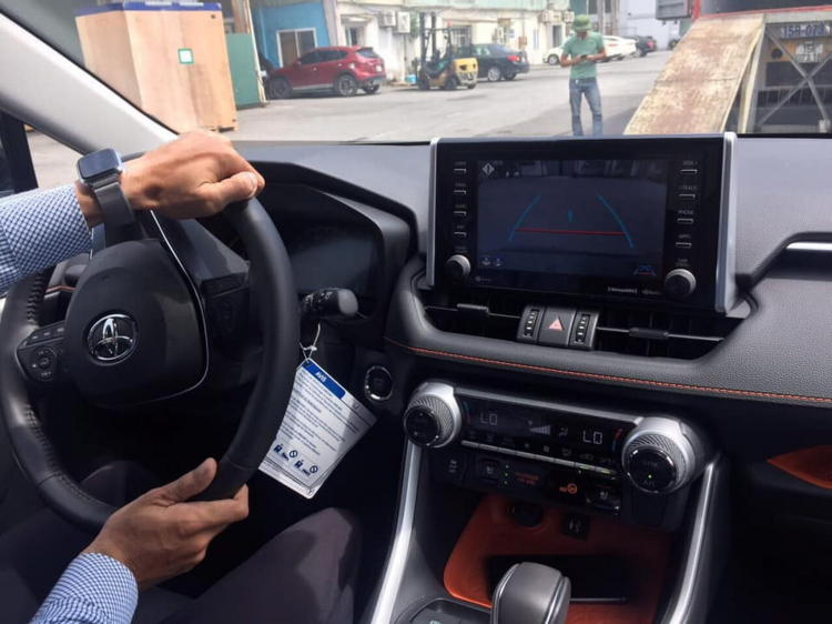 Toyota RAV4 thế hệ mới về Việt Nam: Cùng phân khúc CX-5 và CR-V nhưng giá hơn 2 tỷ