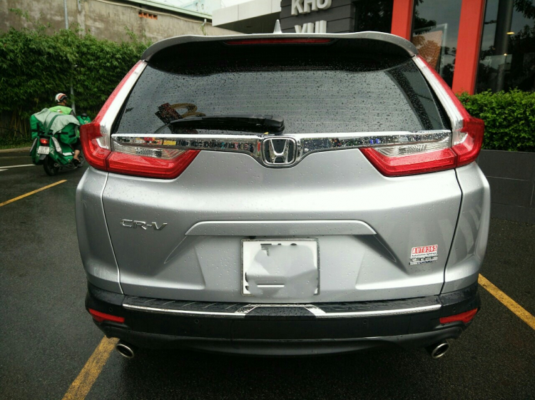 Honda CR-V 1.5 L nhập Thái màu bạc, dk 1/2019, đi 10.000 km