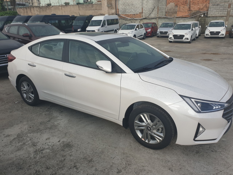 Hyundai Elantra khuyến mãi giảm giá cực sốc trả trước 185 triệu nhận xe ngay