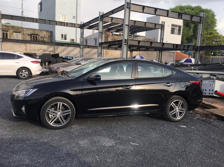 Hyundai Elantra khuyến mãi giảm giá cực sốc trả trước 185 triệu nhận xe ngay