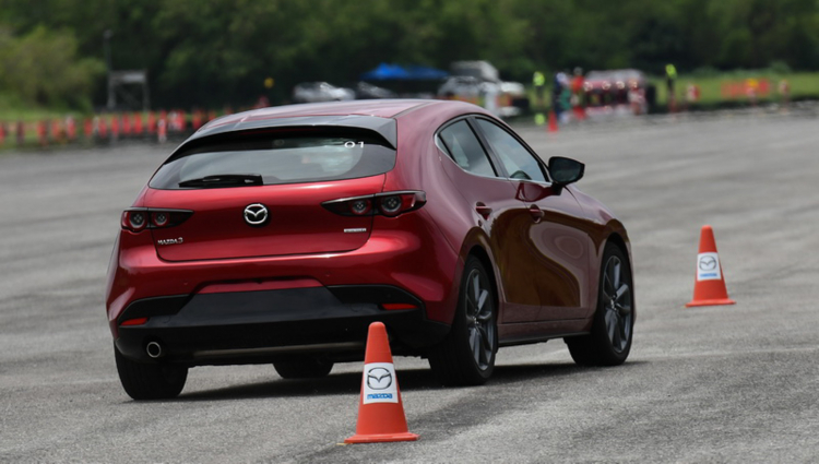 Bộ ảnh thực tế Mazda3 thế hệ mới tại Thái Lan: Sedan và hatchback máy 2.0 SkyActiv