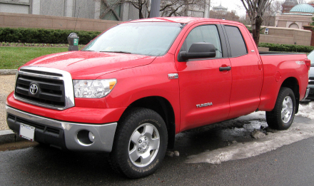 1280px-Toyota_Tundra_SR5_Double_Cab_--_12-26-2009.jpg