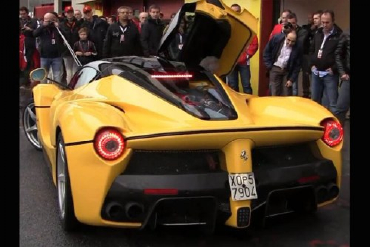 Video Clip: LaFerrari màu vàng độc đáo xuất hiện tại nhà máy Maranello của Ferrari