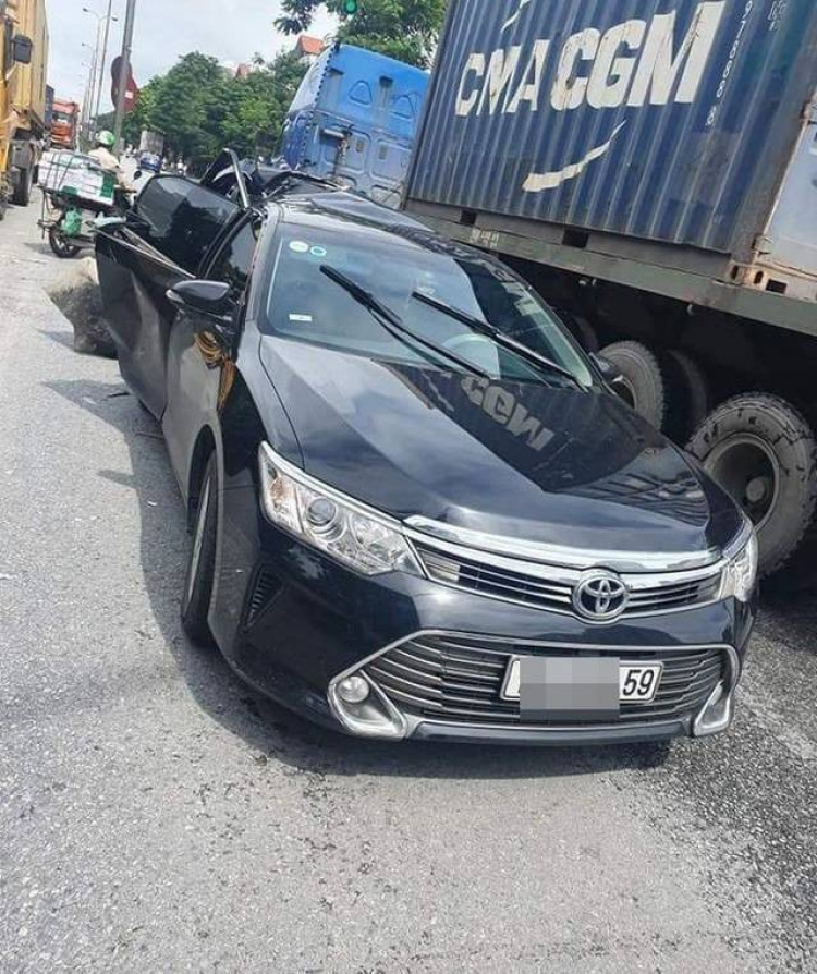 Tranh cãi khi một người dùng chấp nhận mua Camry 10 năm tuổi thay vì ‘’đập hộp’’ Honda Civic