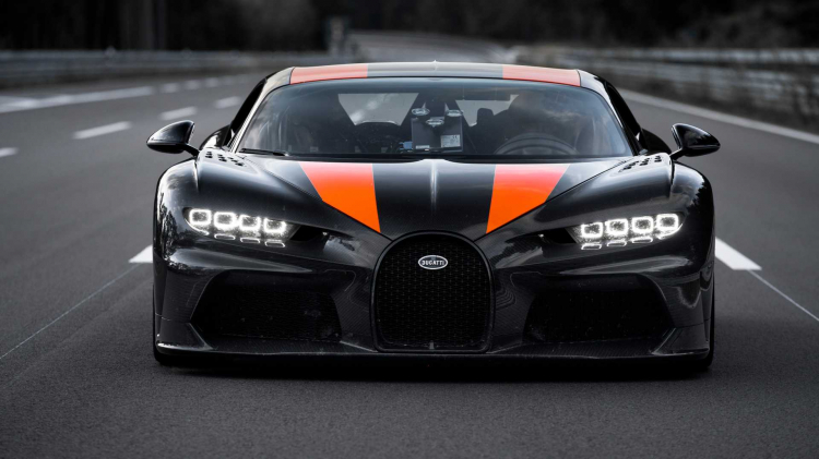 Xem Bugatti Chiron vượt ngưỡng 300 mph - 490 km/h