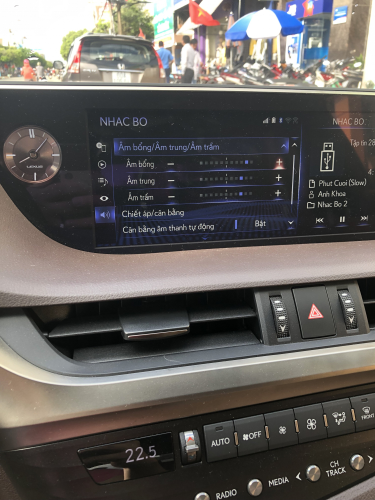 Em đang tìm hiểu và xin đánh giá của các bác về Lexus ES 250 thế hệ mới Em đang tìm hiểu và xin đánh giá của các bác về Lexus ES 250 thế hệ mới