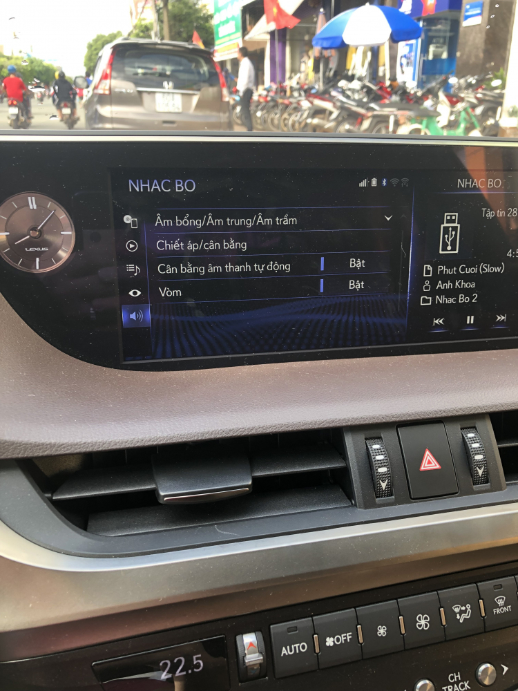 Em đang tìm hiểu và xin đánh giá của các bác về Lexus ES 250 thế hệ mới Em đang tìm hiểu và xin đánh giá của các bác về Lexus ES 250 thế hệ mới