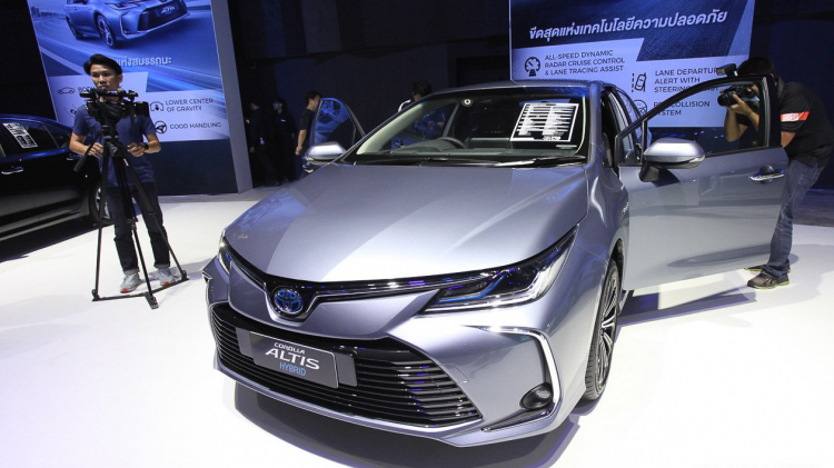 Ảnh thực tế Toyota Corolla Altis 2019 vừa ra mắt tại Thái Lan Ảnh thực tế Toyota Corolla Altis 2019 vừa ra mắt tại Thái Lan