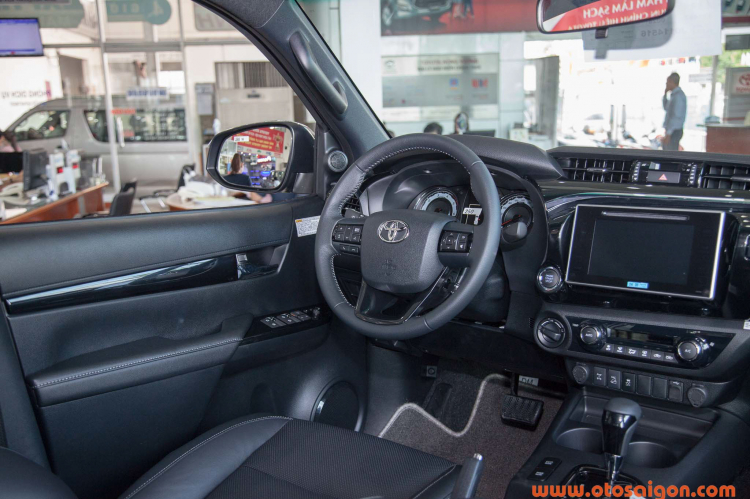 Toyota Hilux giảm giá hơn 30 triệu đồng, thêm phiên bản 1 cầu số sàn mới giá 622 triệu Toyota Hilux giảm giá hơn 30 triệu đồng, thêm phiên bản 1 cầu số sàn mới giá 622 triệu