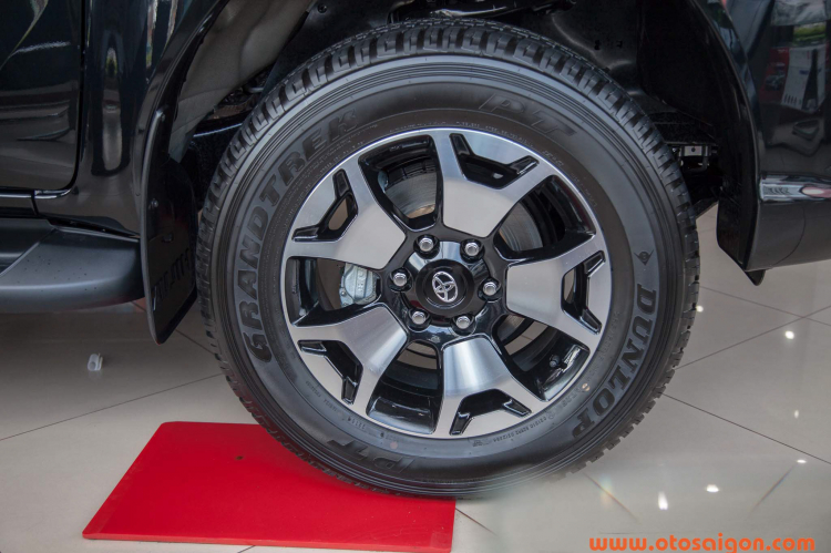 Toyota Hilux giảm giá hơn 30 triệu đồng, thêm phiên bản 1 cầu số sàn mới giá 622 triệu Toyota Hilux giảm giá hơn 30 triệu đồng, thêm phiên bản 1 cầu số sàn mới giá 622 triệu
