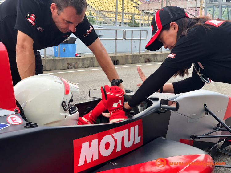 Rèn luyện kỹ năng lái và trải nghiệm xe đua F4 tại Motul Driving Experience 2019