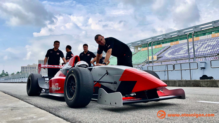 Rèn luyện kỹ năng lái và trải nghiệm xe đua F4 tại Motul Driving Experience 2019