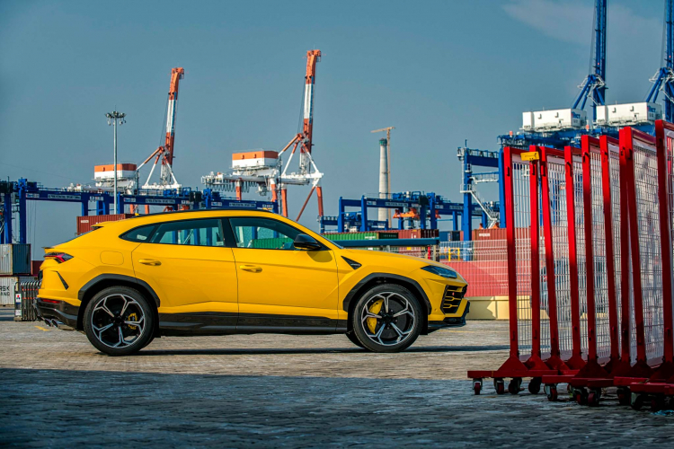 Cận cảnh siêu SUV Lamborghini Urus nhập khẩu chính hãng về VN