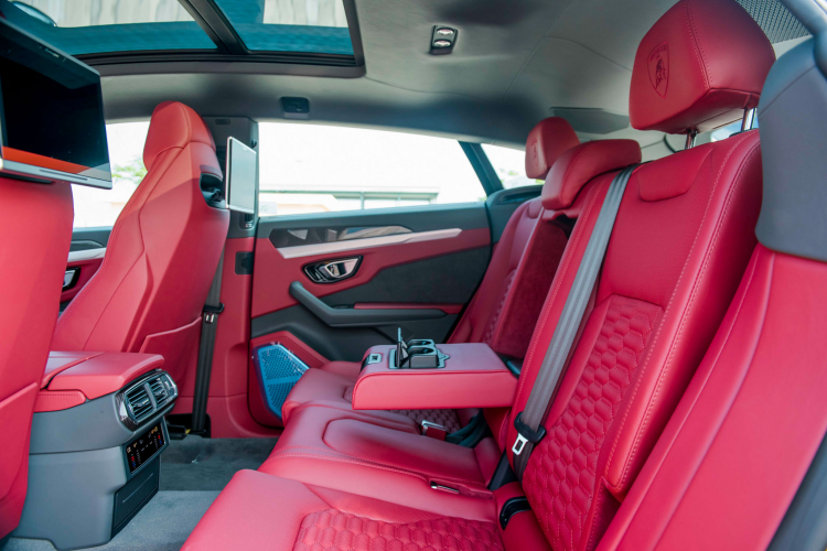 Cận cảnh siêu SUV Lamborghini Urus nhập khẩu chính hãng về VN