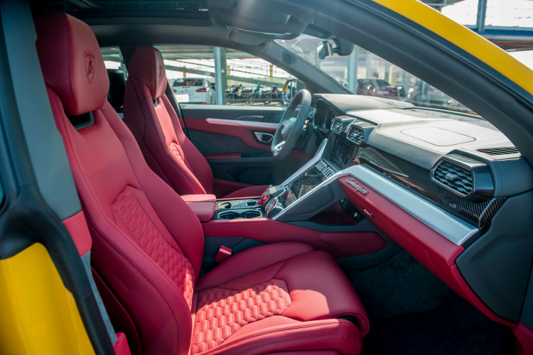 Cận cảnh siêu SUV Lamborghini Urus nhập khẩu chính hãng về VN