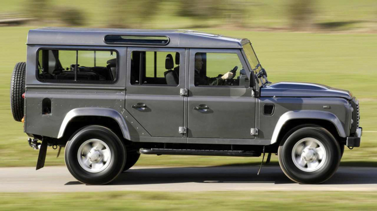 Nhìn lại sự khác biệt giữa Land Rover Defender thế hệ mới và cũ