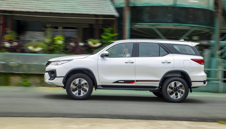 Cận cảnh Fortuner TRD 2.7AT 4x2 mới giá 1,199 tỷ đồng